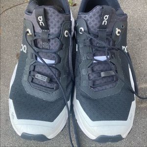 On Cloud Cloudstratus shoes